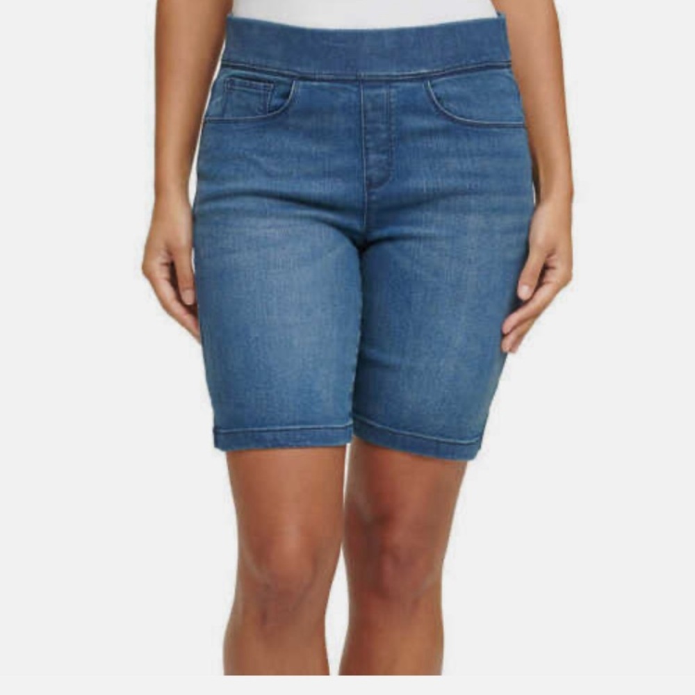 2 pairs of jean shorts DKNY  Relaxed Fit and Old Navy Curvy profile denim short